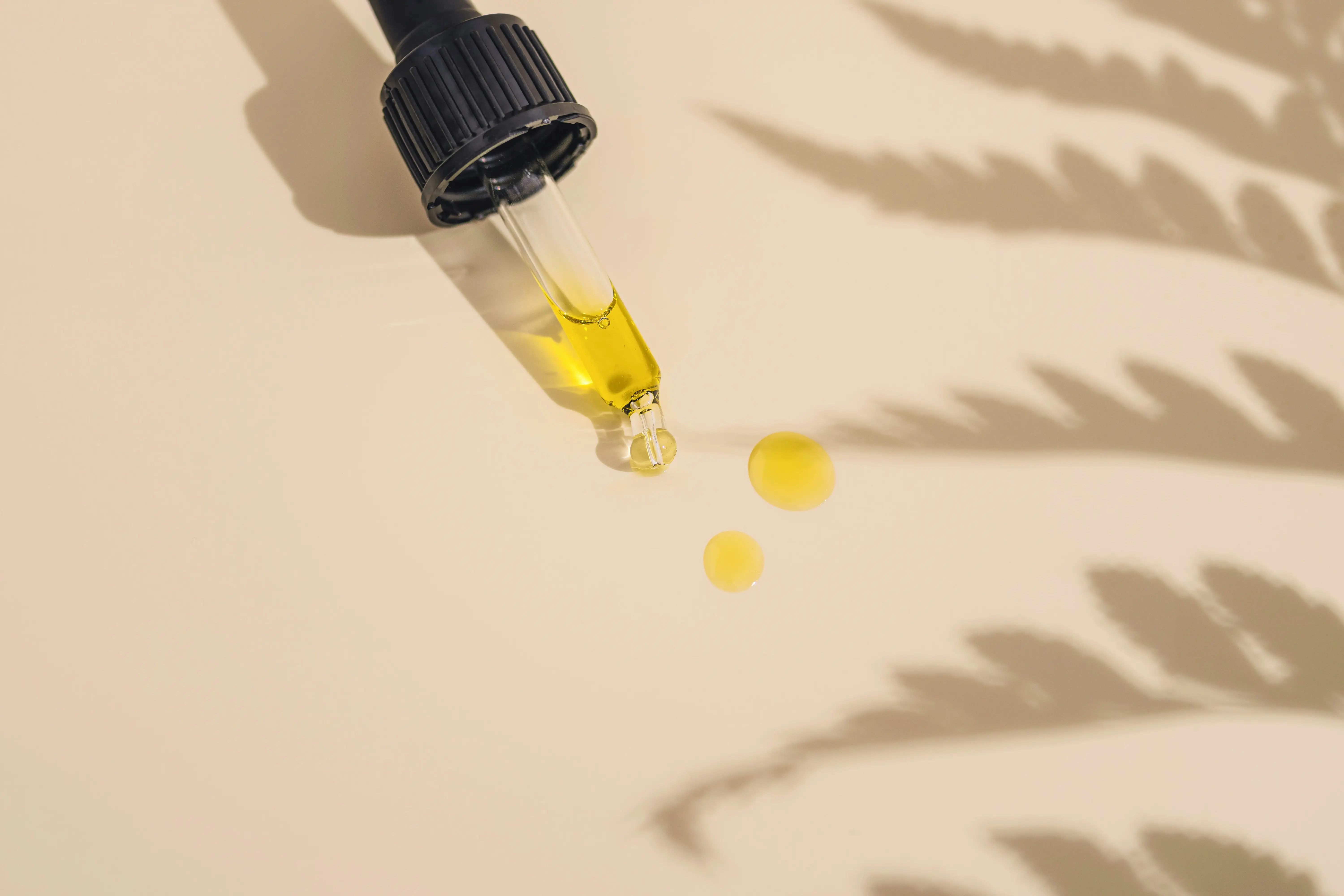 若者もアンチエイジングを意識する時代？ たばこ、サプリ、CBDの利用実態